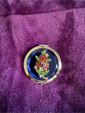 Source Unknown Blue Faceted Floral Compact Mirror with Gold Trim